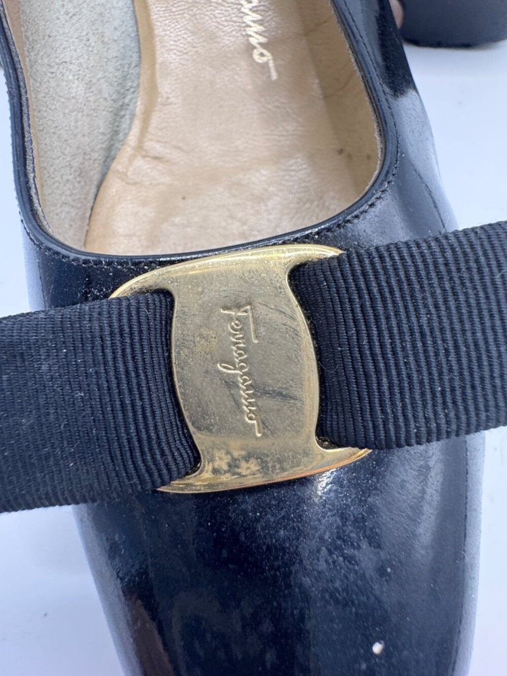 Salvatore Ferragamo Black Patent Leather Varina Bow Flats Size 10 DAMAGED HEELS - Picture 2 of 9
